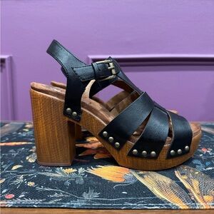 White Mountain Aldridge Platform Sandals
